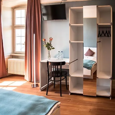 Kreuz Hotel *